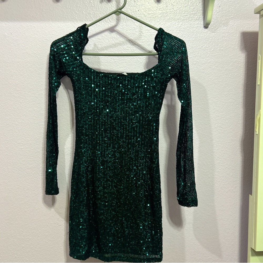 Green sequin long sleeve dress from lucy in the sky. Never been worn.